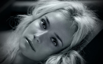 Картинка  девушки портрет лицо блондинка черно-белая