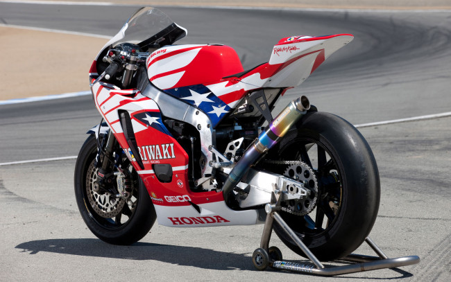 Обои картинки фото мотоциклы, honda