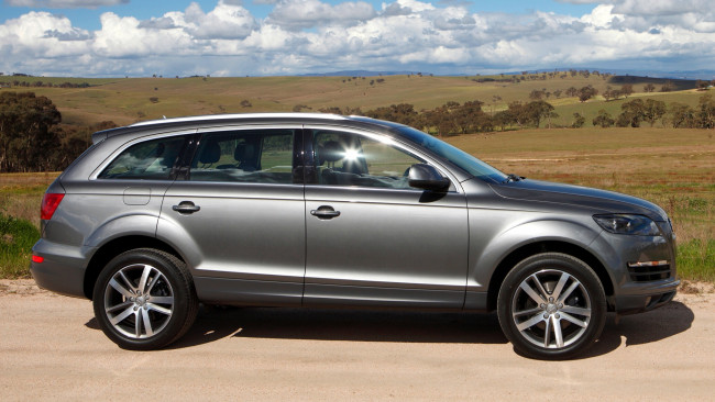 Обои картинки фото audi, q7, автомобили, стиль, автомобиль, скорость, мощь