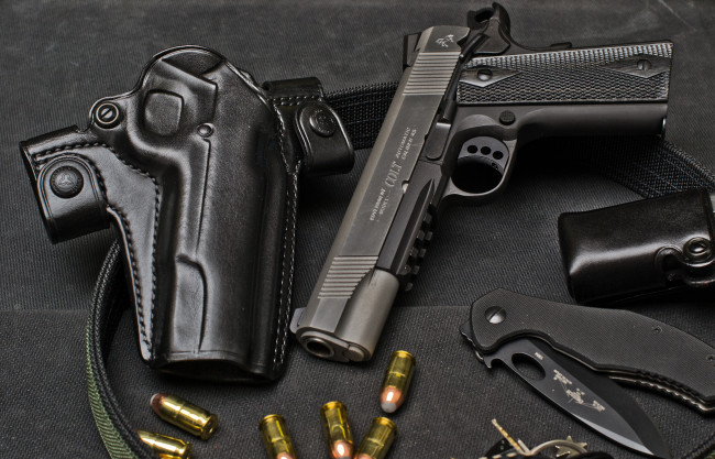 Обои картинки фото оружие, пули, кобура, нож, пистолет