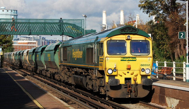 Обои картинки фото техника, поезда, грузовой, состав, вагоны, локомотив, железная, дорога, рельсы