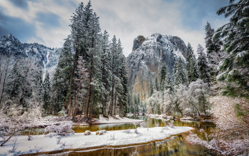 Картинка природа зима река снег деревья небо горы сша сьерра-невада yosemite national park