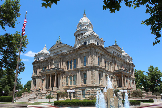 Обои картинки фото miami county courthouse, города, майами , сша, здание, площадь, флаг