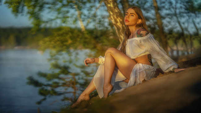 Обои картинки фото красивая девушка, девушки, - брюнетки,  шатенки, девушка, женщина, шатенка, темноволосая, сексуальная, модель, звезда, позирует, разная, обувь, верхняя, стильная, одежда, нижнее, эротическое, бельё, трусы, лифчик, колготки, чулки, аксессуары, макияж, и, множество, элементов, на, фотографии