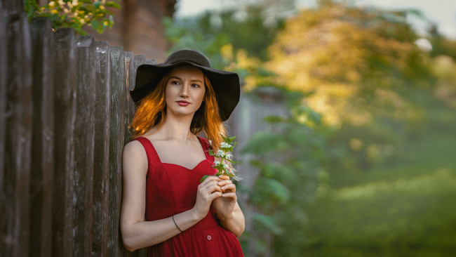 Обои картинки фото красивая девушка, девушки, - лица,  портреты, девушка, женщина, рыжая, светлая, тёмная, сексуальная, модель, звезда, позирует, разная, обувь, верхняя, стильная, одежда, нижнее, эротическое, бельё, трусы, лифчик, колготки, чулки, аксессуары, макияж, и, множество, элементов, на, фотографии