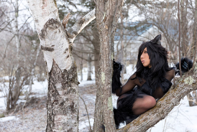 Обои картинки фото девушки, nonsummerjack, образ, косплей, наряд, костюм, мех, ушки, хвост, деревья, лес, зима, снег