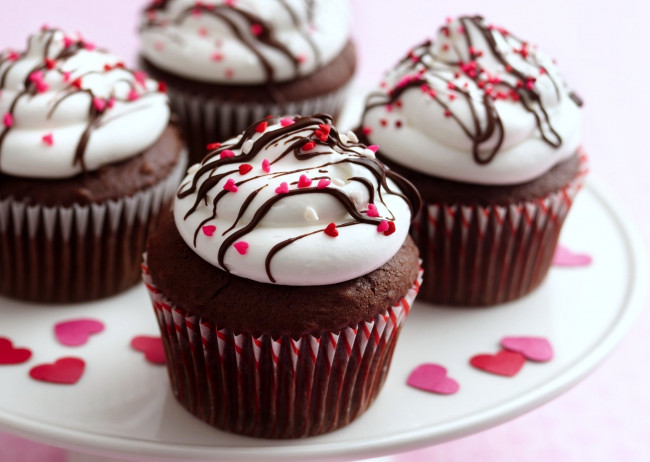 Обои картинки фото еда, пирожные, кексы, печенье, глазурь, сердечки