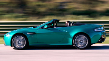 Картинка aston martin v8 vantage автомобили