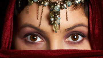 Картинка разное глаза чадра украшение