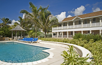 Картинка интерьер бассейны открытые площадки бассейн парк дом пальмы кресла