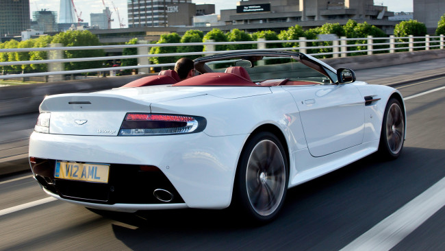 Обои картинки фото aston, martin, v12, vantage, автомобили