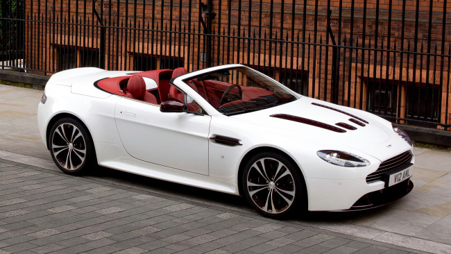 Обои картинки фото aston, martin, v12, vantage, автомобили