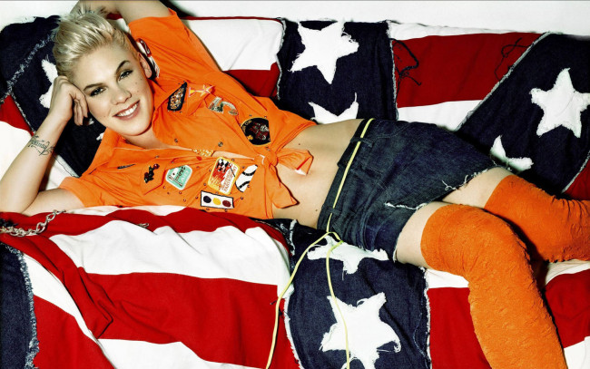 Обои картинки фото pink, музыка, музыкант, музыкальный, продюсер, актриса, акробат, автор-исполнитель, сша