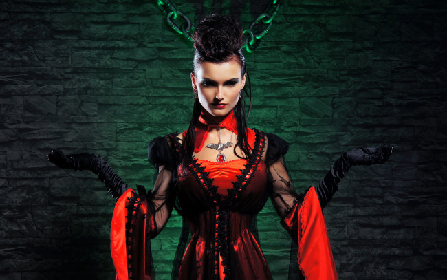 Обои картинки фото девушки, -unsort , креатив, платье, цепь