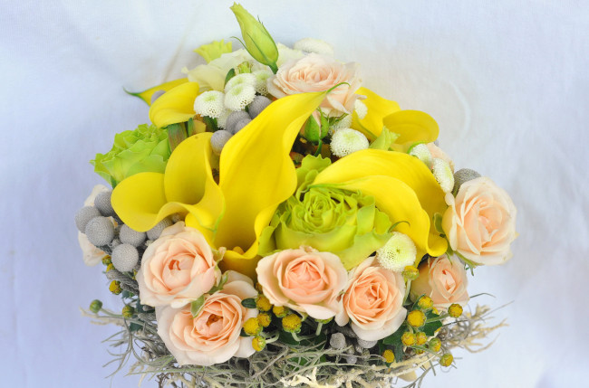 Обои картинки фото цветы, букеты,  композиции, розы, каллы, букет, астры, лютик