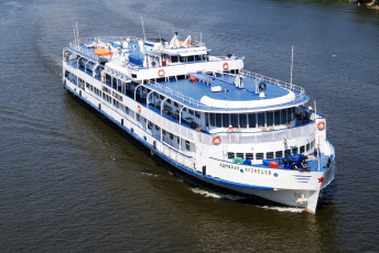 Картинка адмирал+кузнецов корабли теплоходы адмирал кузнецов теплоход судостроительный+завод+обуда судоверфи+ganz+danubius пассажирский