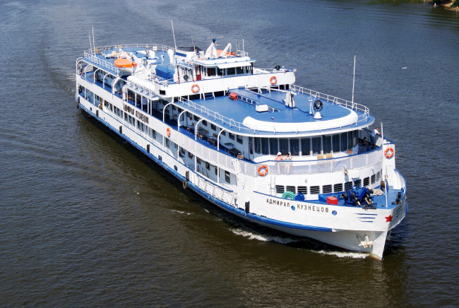 Обои картинки фото адмирал кузнецов, корабли, теплоходы, адмирал, кузнецов, теплоход, судостроительный завод обуда, судоверфи ganz danubius, пассажирский