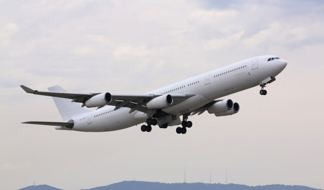 Обои картинки фото a340-300, авиация, пассажирские самолёты, авиалайнер