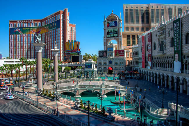 Обои картинки фото treasure island & the venetian,  las vegas, города, лас-вегас , сша, казино, отель