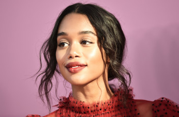 Картинка laura+harrier девушки темнокожая чернокожая портрет девушка лицо laura harrier макияж поза взгляд красотка брюнетка актриса модель