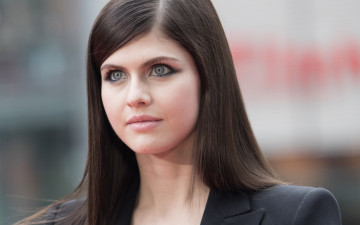 Картинка девушки alexandra+daddario лицо шатенка актриса