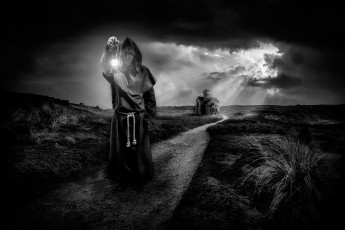 Картинка мужчины -unsort монах ряса фонарь дорога церковь тучи