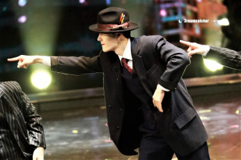 Картинка мужчины wang+yi+bo костюм шляпа танец