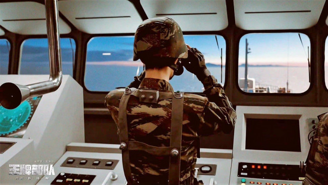 Обои картинки фото кино фильмы, ace troops, гу, ие, форма, бинокль, корабль