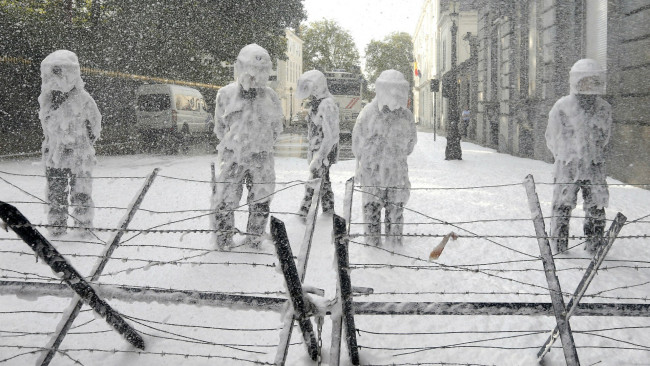 Обои картинки фото разное, люди, полиция, пена