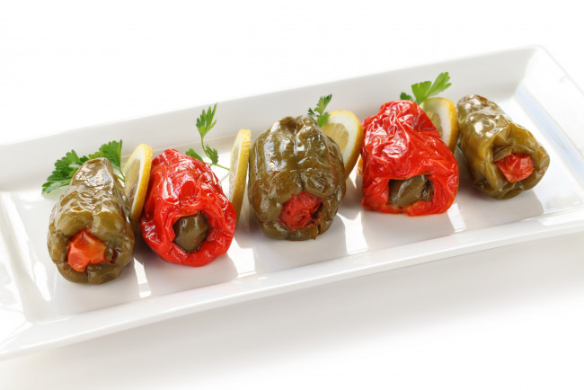 Обои картинки фото еда, перец, петрушка, фаршированный, лимон