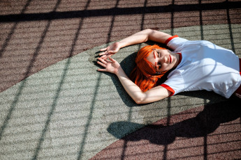 Картинка девушки sofia+lovegood образ футболка шорты рыжая площадка