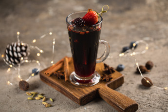 обоя еда, напитки,  коктейль, напиток, ягоды, клубника, корица, специи