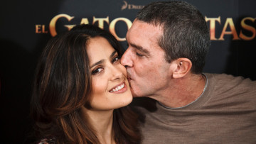 Картинка salma hayek antonio banderas разное знаменитости поцелуй