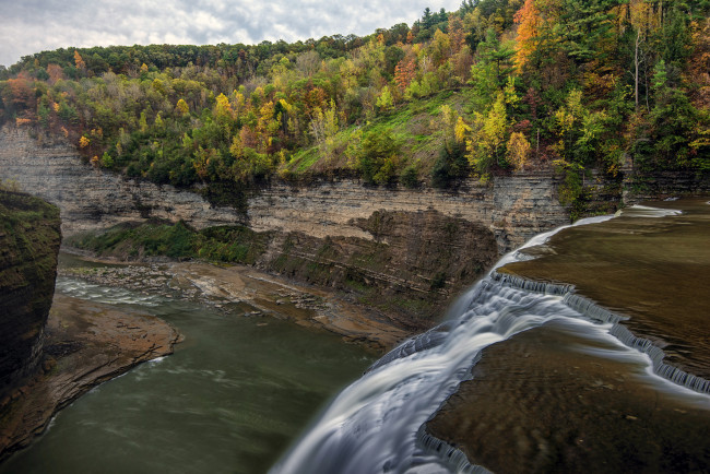 Обои картинки фото middle falls,  letchworth state park,  ny, природа, водопады, скалы, ущелье, лес, река, водопад