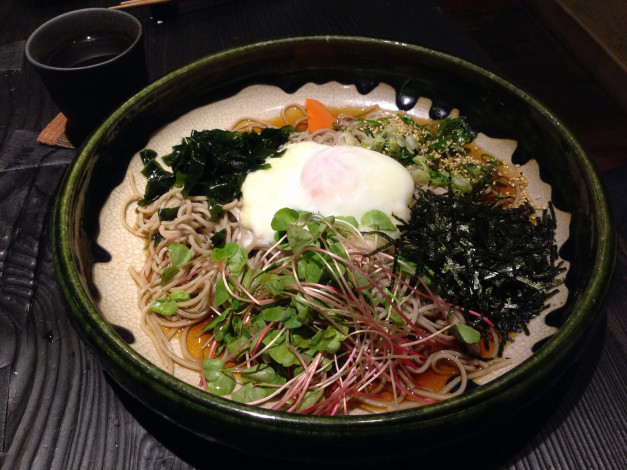 Обои картинки фото еда, вторые блюда, лапша, зелень