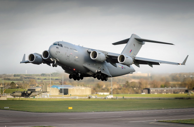 Обои картинки фото c17 circuit, авиация, военно-транспортные самолёты, транспорт