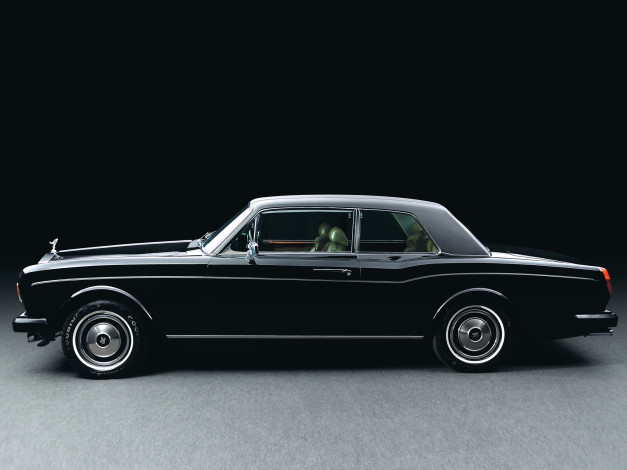 Обои картинки фото rolls-royce corniche saloon 1977, автомобили, rolls-royce, 1977, saloon, corniche