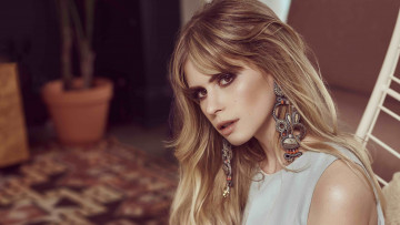 Картинка carlson+young+2019 девушки -unsort+ лица +портреты carlson young знаменитости серьги блондинка