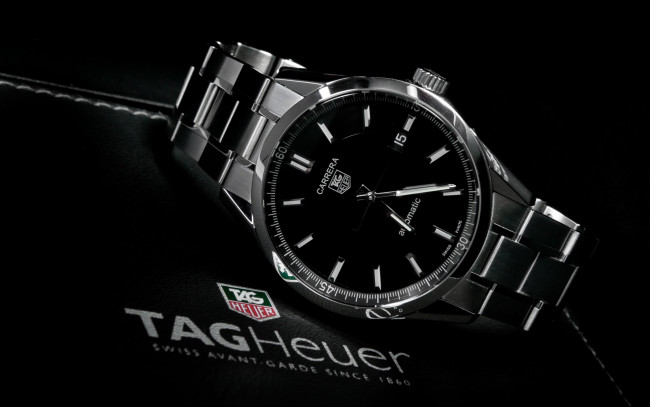 Обои картинки фото бренды, tag heuer, часы, роскошные, tag, heuer, швейцария, циферблат, нержавеющая, сталь, наручные, простой, фон, черный, мужские, браслет