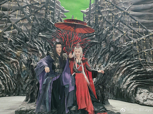 Обои картинки фото разное, знаменитости, светлый, пепел, луны, демоны