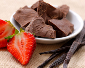 Картинка еда конфеты шоколад сладости клубника ваниль