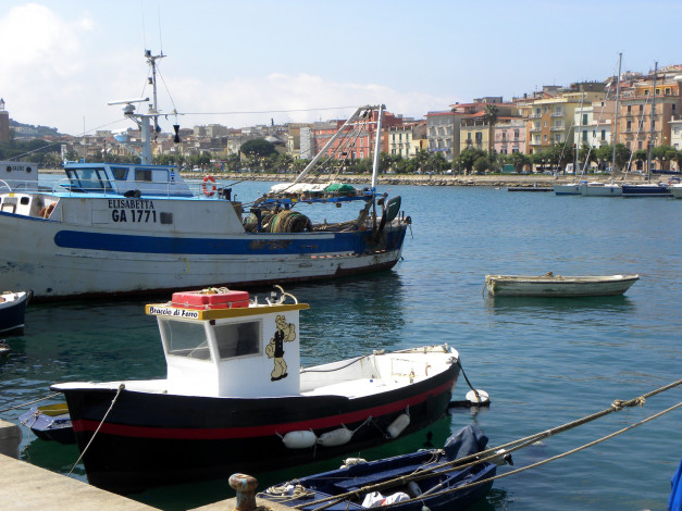 Обои картинки фото корабли, разные, вместе, italy, gaeta
