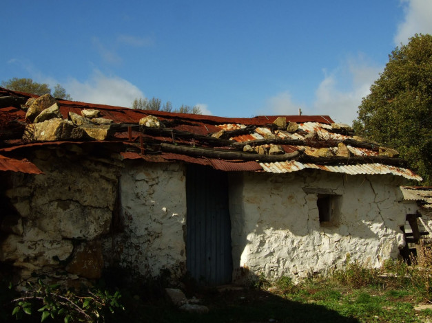 Обои картинки фото разное, развалины, руины, металлолом, хижина