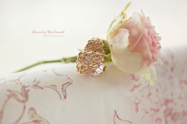 Обои картинки фото разное, украшения,  аксессуары,  веера, роза, кольцо