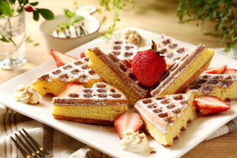 Картинка еда пирожные +кексы +печенье клубника десерт выпечка