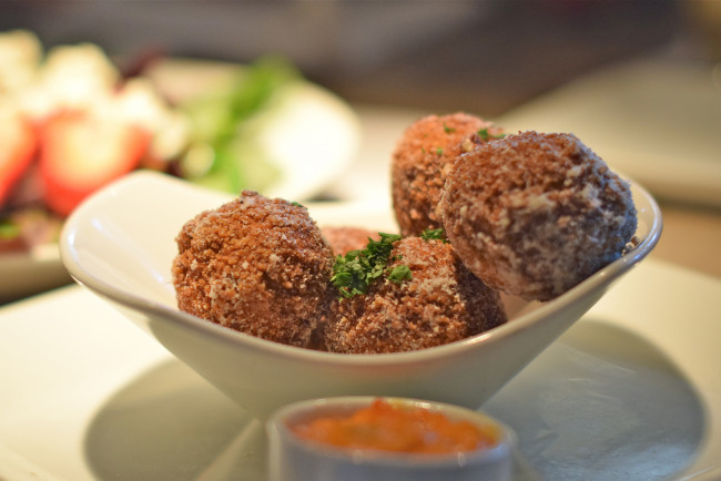 Обои картинки фото еда, мясные блюда, тарелка, котлеты