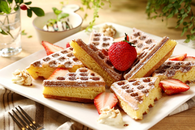 Обои картинки фото еда, пирожные,  кексы,  печенье, клубника, десерт, выпечка