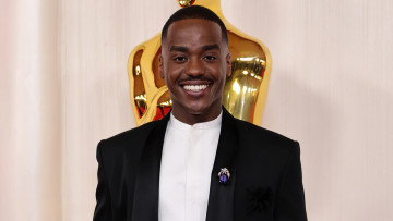 Картинка мужчины -unsort ncuti gatwa актeр oскар кoстюм дистрих де нйарюжанж кигали руанда