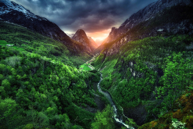 Обои картинки фото природа, реки, озера, горы, тучи, река, лес