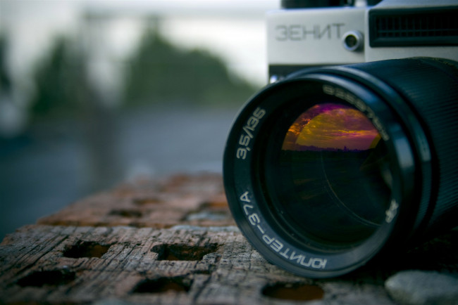 Обои картинки фото бренды, зенит, фотоаппарат, столешница, объектив